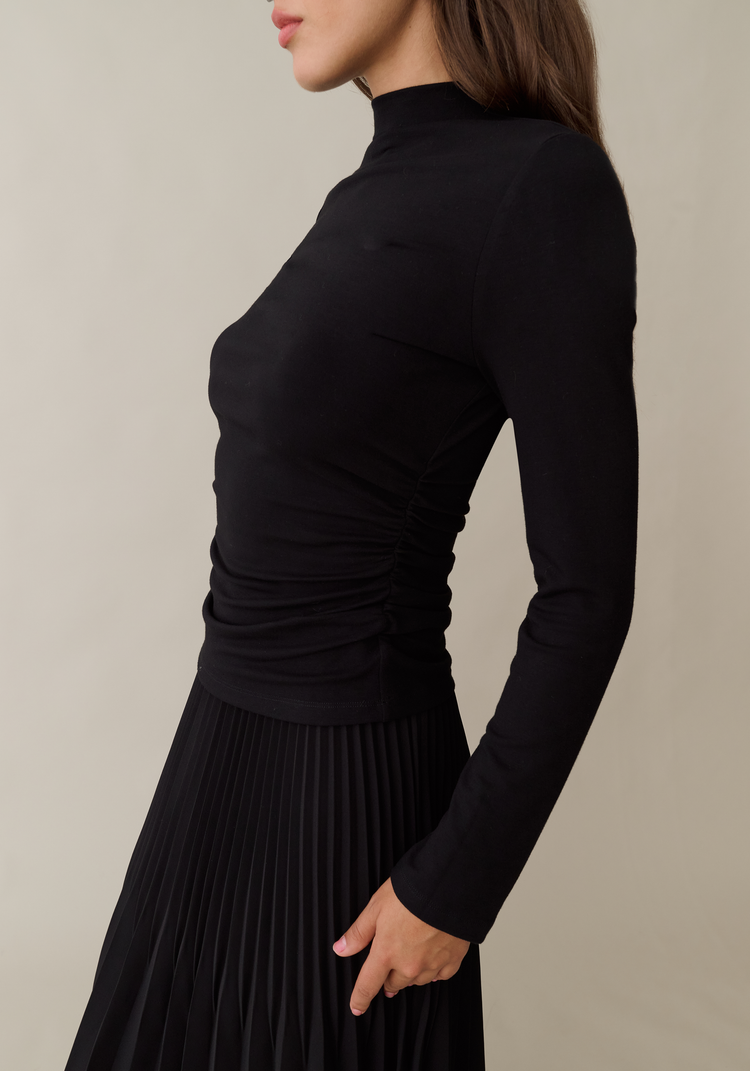 Julianne Top
