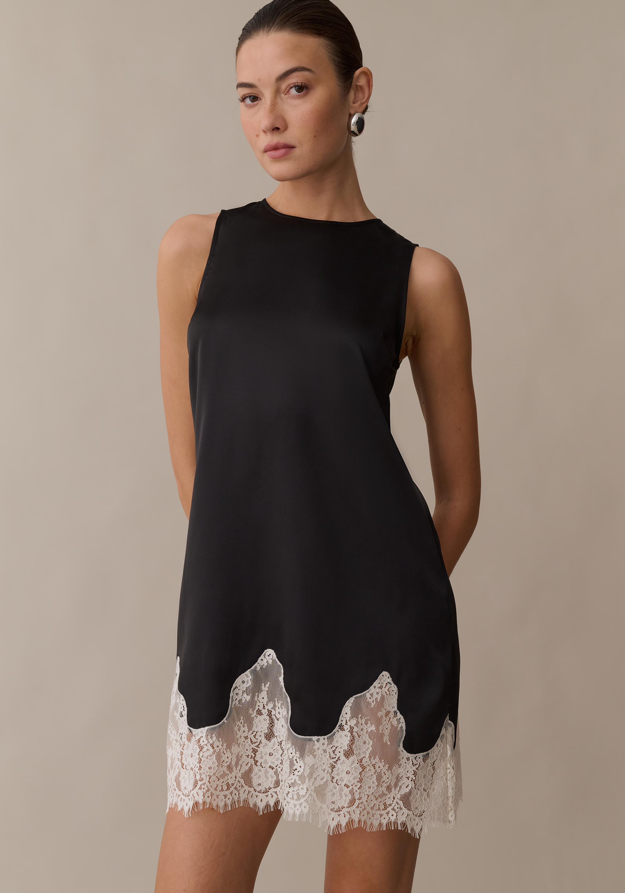black sleeveless shift dress Few Moda | Yasmin Dress