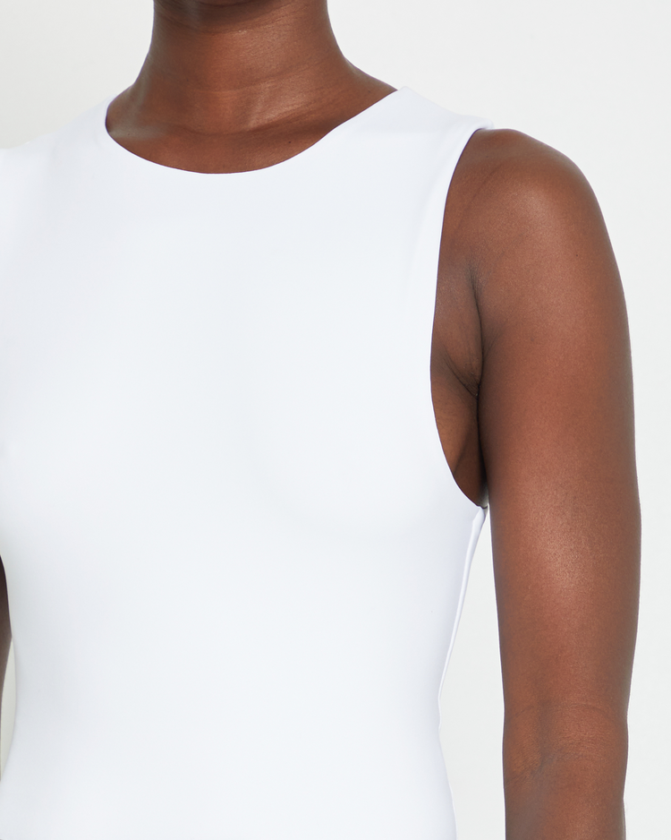 Contouring Cropped Muscle Tank