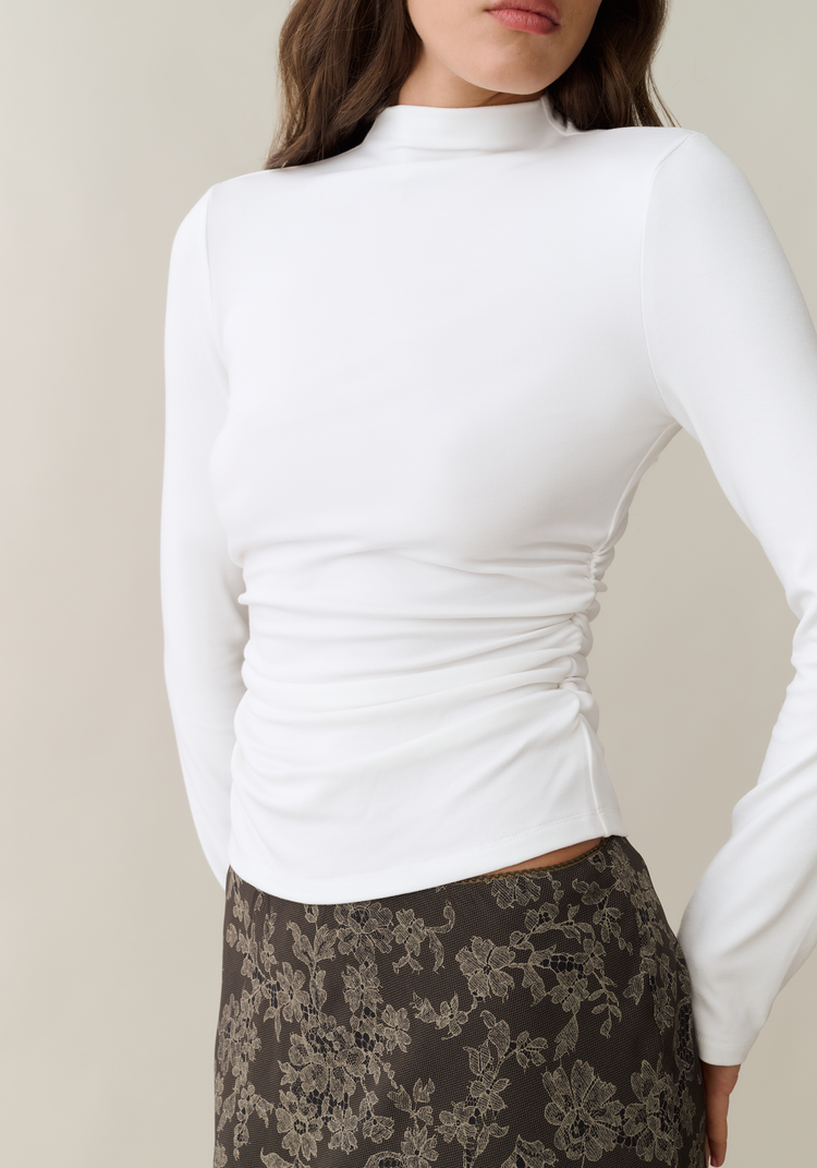 Julianne Top